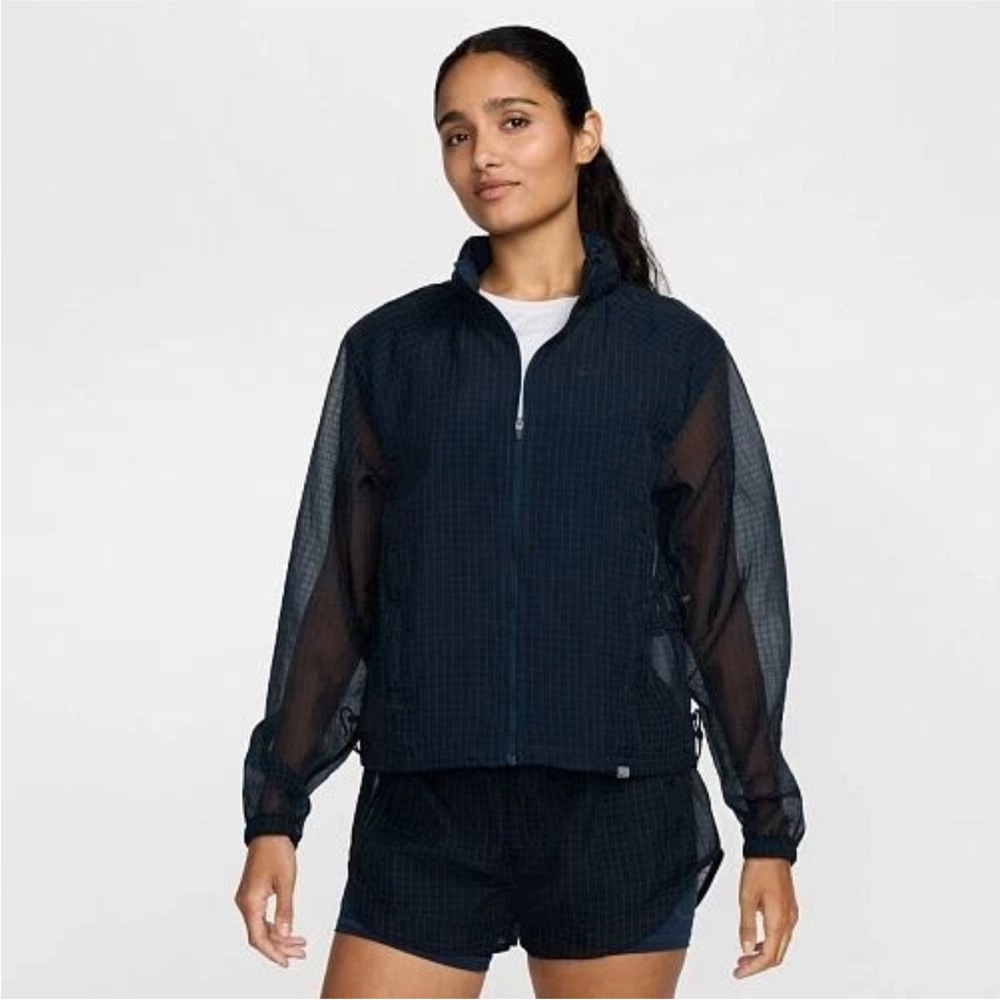 $150 Women's Medium Tall Nike Running Division Breathable Lightweight Jacket